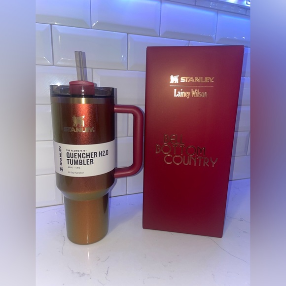 ♥️Lainey Wilson x Stanley Country Gold 40 oz. Tumbler- BNIB! - Picture 3 of 5
